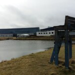 Norræna húsið og stóll til fuglaskoðunar