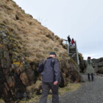 Við uppgönguna, stigann upp í Hafnarhólma. Ljósmynd: ©Dögg Matthíasdóttir.